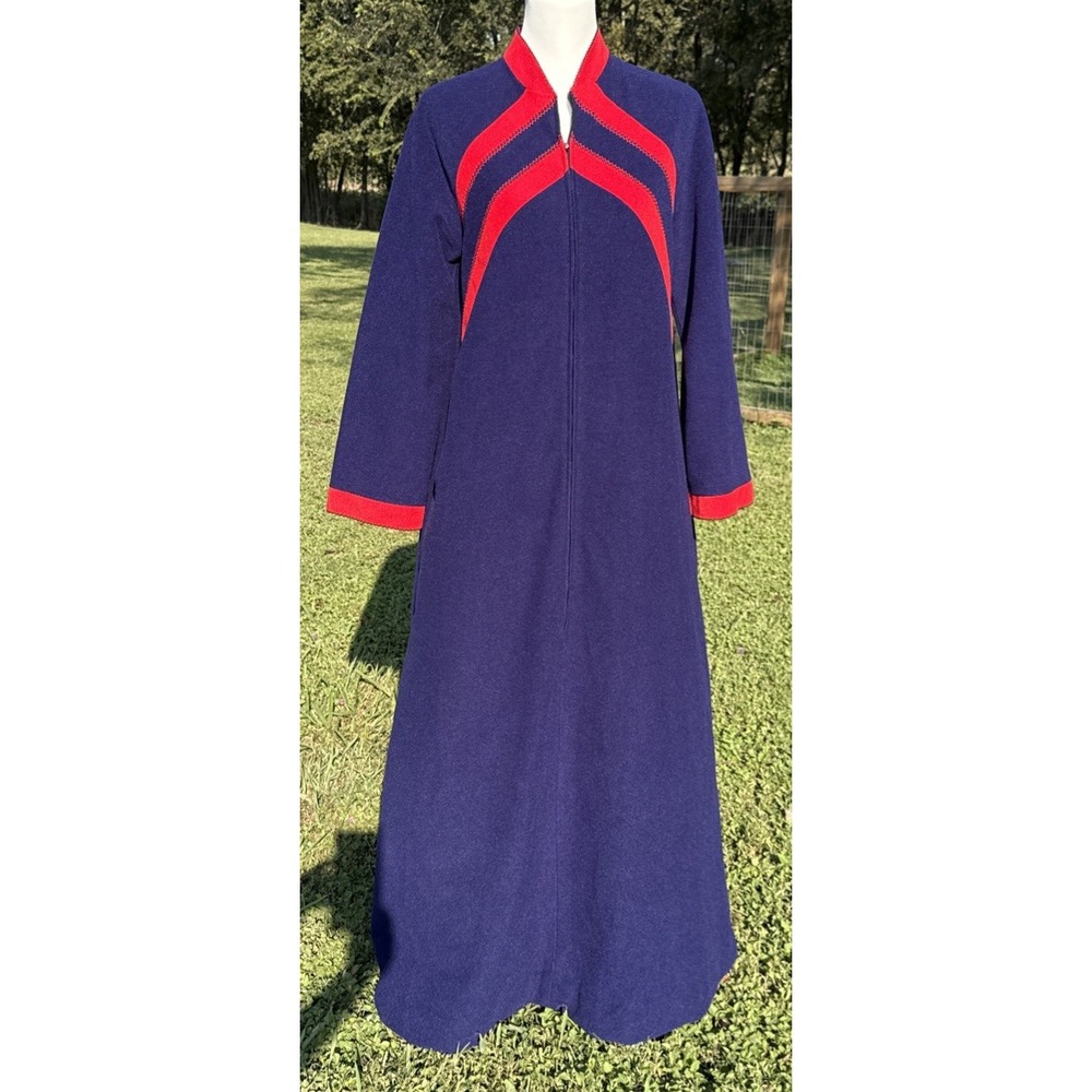 Vintage lingerie 60s-70s Vassarette Mod Red Striped Maxi Robe or Housedress Sz M